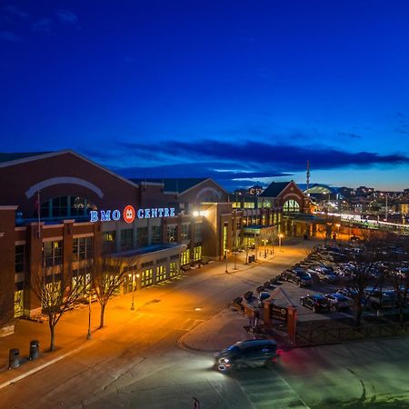 Unbeatable Downtown Experience- Walk To Bars, Casino, Stampede & Saddledome Plus Bonus Banff Pass, Parking & Wine! YYC Buitenkant foto